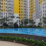 Deluxe Studio Apartment At Springlake Summarecon Bekasi By Travelio